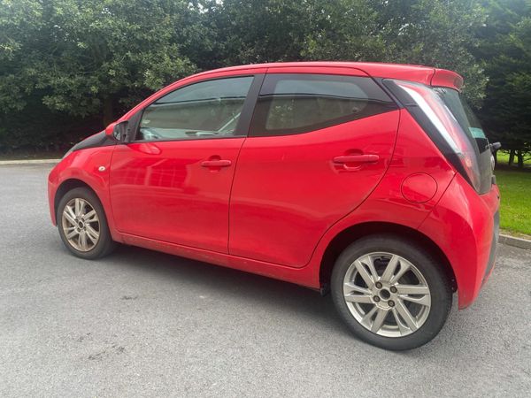 Toyota Aygo Hatchback, Petrol, 2014, Red