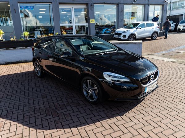 Volvo V40 Hatchback, Diesel, 2017, Black