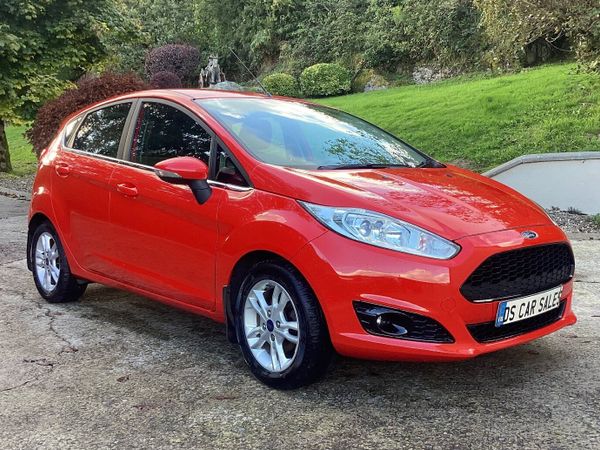 Ford Fiesta Hatchback, Petrol, 2015, Red
