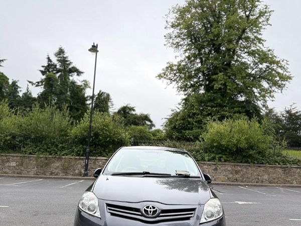 Toyota Auris Hatchback, Diesel, 2011, Grey