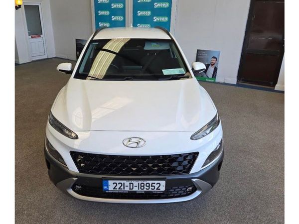 Hyundai KONA MPV, Petrol, 2022, White