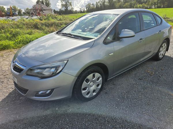 Opel Astra Saloon, Diesel, 2014, Silver