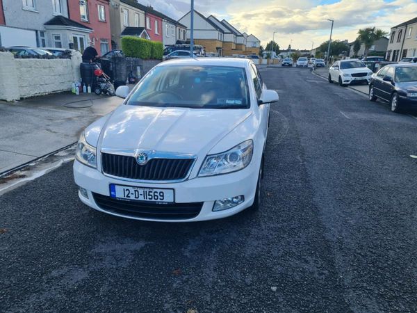 Skoda Octavia Saloon, Diesel, 2012, White