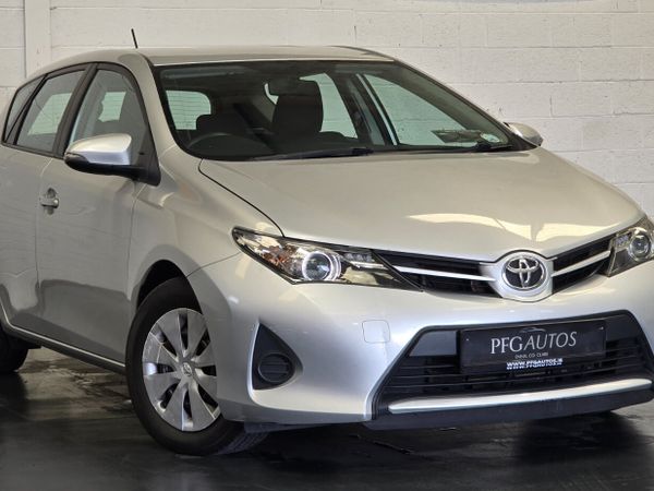 Toyota Auris Hatchback, Diesel, 2014, Silver