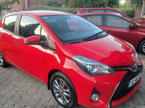 Toyota Yaris Hatchback, Petrol, 2015, Red