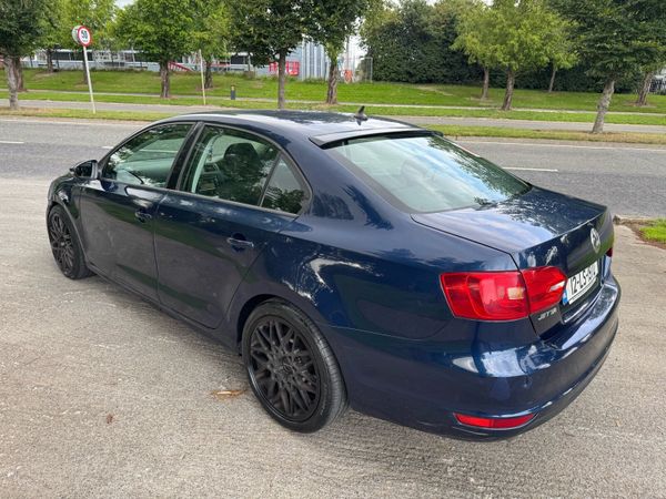 Volkswagen Jetta Saloon, Diesel, 2012, Blue
