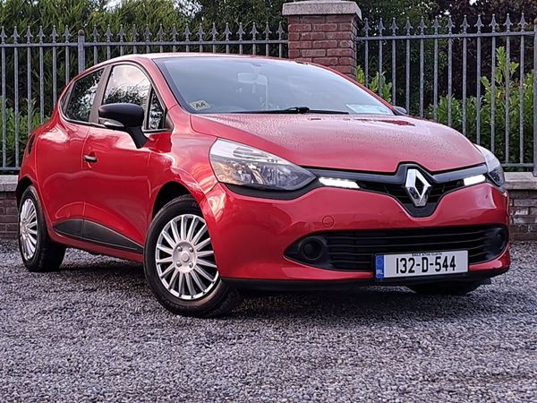Renault Clio Hatchback, Petrol, 2013, Red