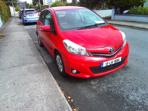 Toyota Yaris Hatchback, Petrol, 2012, Red