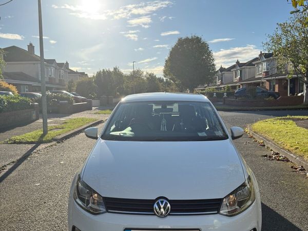 Volkswagen Polo Hatchback, Petrol, 2015, White