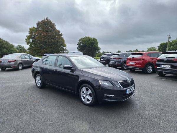 Skoda Octavia Saloon, Petrol, 2017, Black