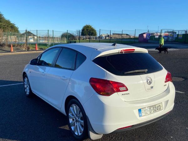 Vauxhall Astra Hatchback, Diesel, 2012, White