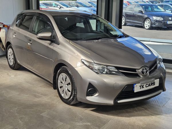 Toyota Auris Hatchback, Diesel, 2013, Bronze