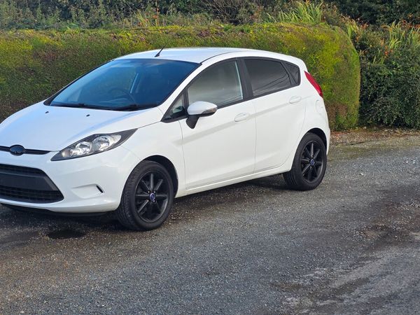 Ford Fiesta Hatchback, Petrol, 2012, White