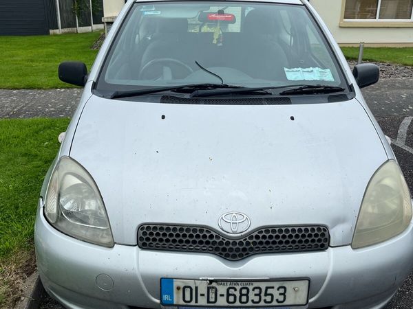 Toyota Yaris Hatchback, Petrol, 2001, Silver