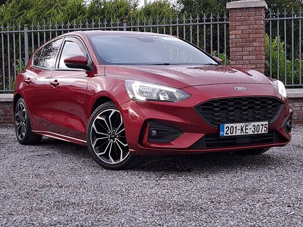 Ford Focus Hatchback, Petrol, 2020, Red