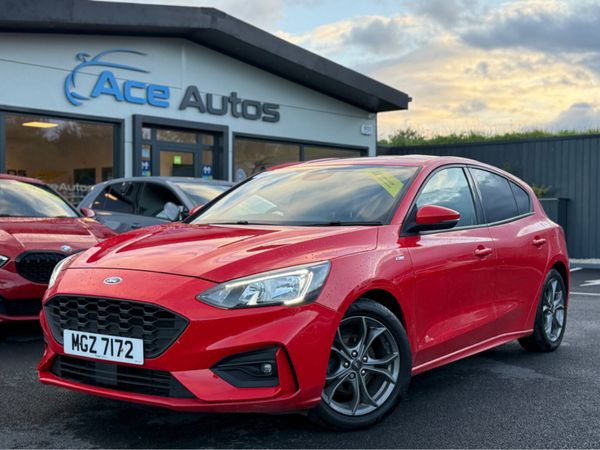 Ford Focus Hatchback, Petrol, 2019, Red