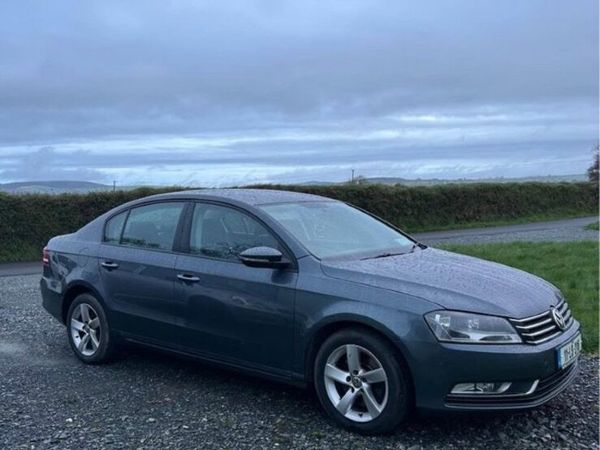 Volkswagen Passat Saloon, Diesel, 2011, Grey