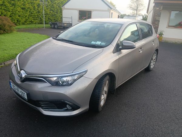 Toyota Auris Hatchback, Diesel, 2015, Bronze