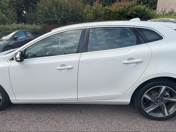 Volvo V40 Hatchback, Diesel, 2014, White