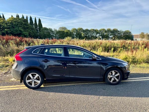 Volvo V40 Hatchback, Diesel, 2015, Blue
