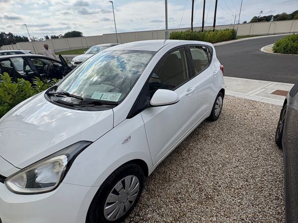 Hyundai i10 Hatchback, Petrol, 2015, White