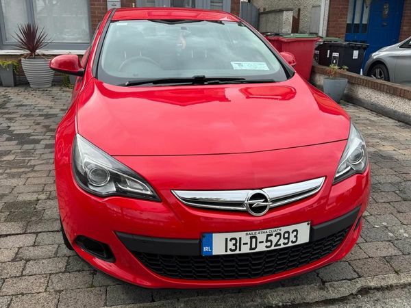 Opel Astra Hatchback, Petrol, 2013, Red
