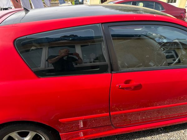 Toyota Corolla Hatchback, Petrol, 2005, Red