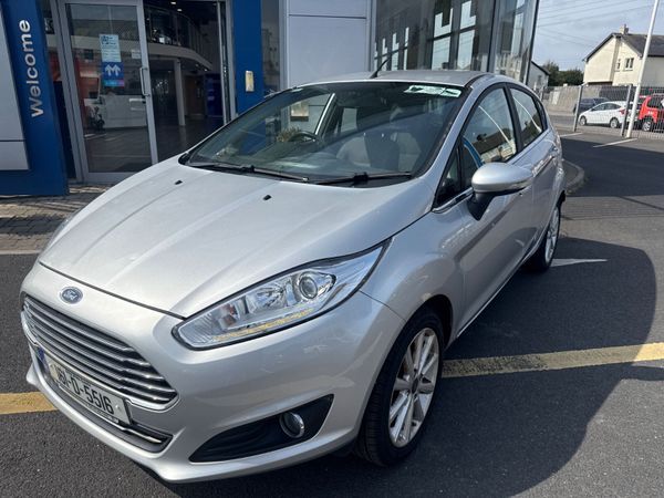 Ford Fiesta Hatchback, Petrol, 2016, Silver