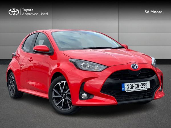 Toyota Yaris Hatchback, Petrol Hybrid, 2023, Red