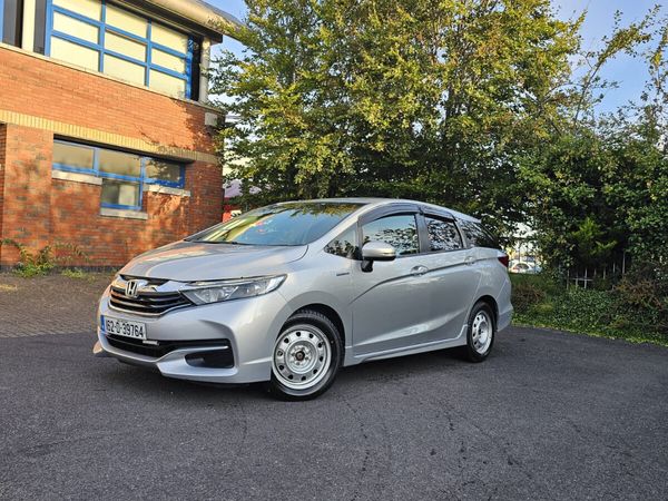 Honda Shuttle MPV, Petrol Hybrid, 2016, Silver