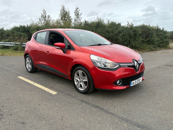 Renault Clio Hatchback, Petrol, 2014, Red