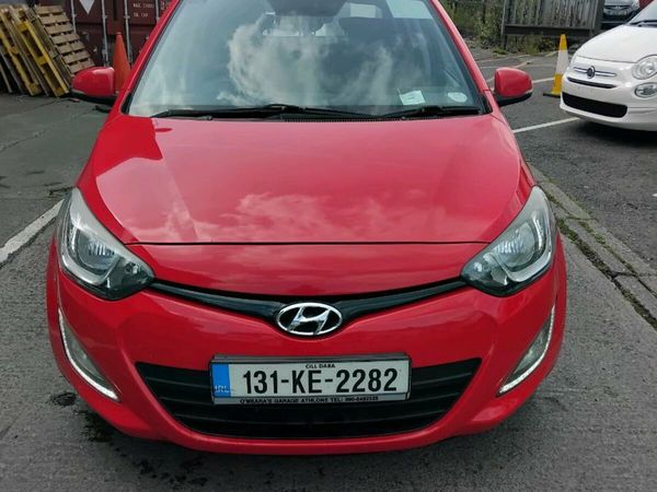 Hyundai i20 Hatchback, Diesel, 2013, Red