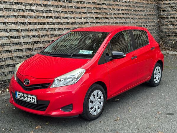 Toyota Yaris Hatchback, Petrol, 2013, Red
