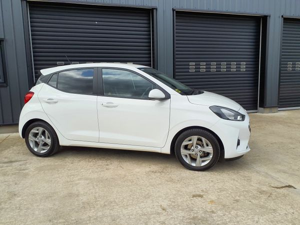 Hyundai i10 Hatchback, Petrol, 2023, White