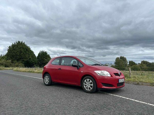 Toyota Auris Hatchback, Diesel, 2009, Red