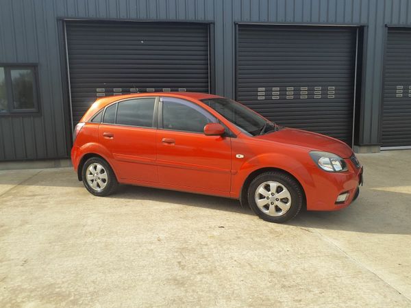 Kia Rio Hatchback, Petrol, 2011, Red