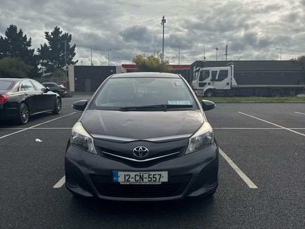 Toyota Yaris Hatchback, Petrol, 2012, Grey