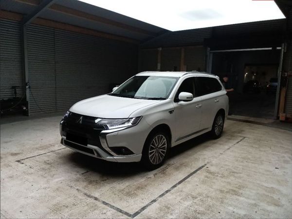 Mitsubishi Outlander SUV, Petrol Plug-in Hybrid, 2021, White