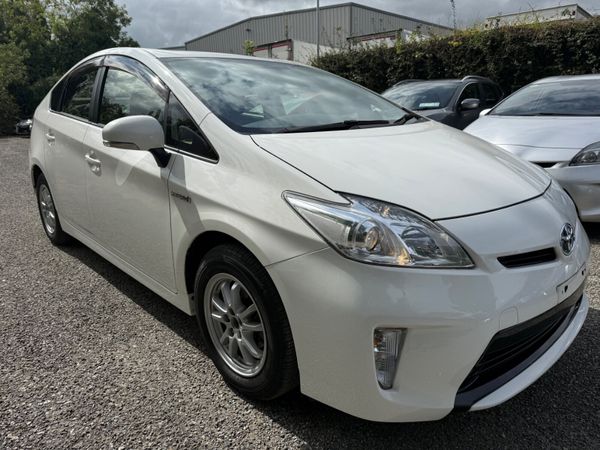 Toyota Prius Hatchback, Petrol Hybrid, 2016, White