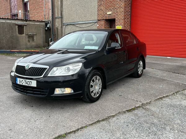 Skoda Octavia Hatchback, Petrol, 2011, Black