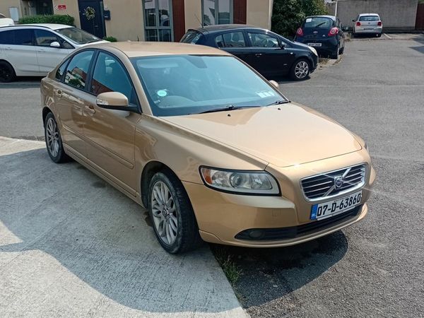 Volvo S40 Saloon, Petrol, 2007, Gold