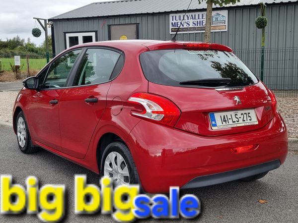 Peugeot 208 Hatchback, Diesel, 2014, Red