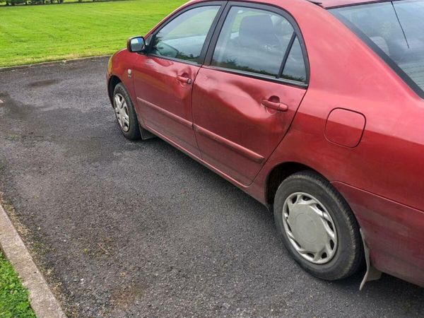 Toyota Corolla Saloon, Petrol, 2002, Red