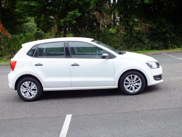 Volkswagen Polo Hatchback, Petrol, 2013, White