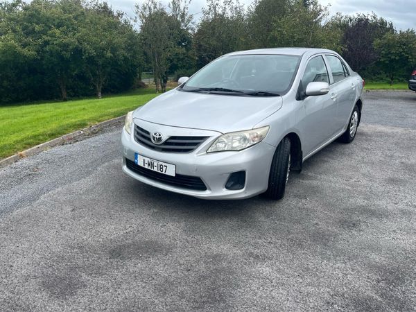 Toyota Corolla Saloon, Diesel, 2011, Silver