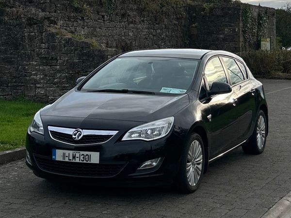 Vauxhall Astra Hatchback, Petrol, 2011, Black
