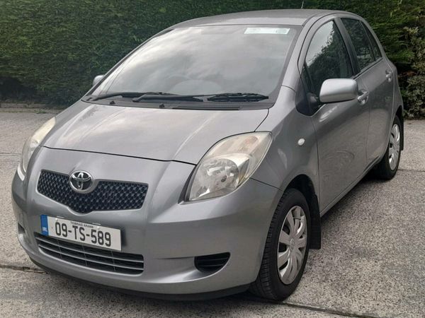 Toyota Yaris Hatchback, Petrol, 2009, Silver