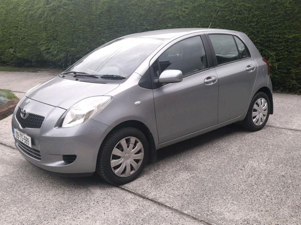 Toyota Yaris Hatchback, Petrol, 2009, Silver