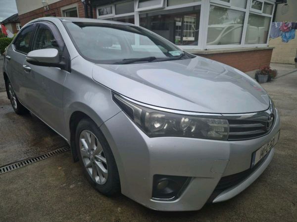 Toyota Corolla Saloon, Diesel, 2014, Silver