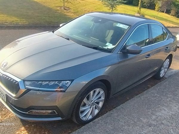 Skoda Octavia Saloon, Diesel, 2023, Grey